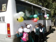 Оқушылар автобусқа сурет салып, жол ережесін үйренді